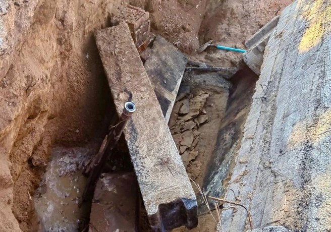 Он не должен был этого делать. Под Иркутском столяра задавило бетонными плитами | Источник: СУ СКР по Иркутской области