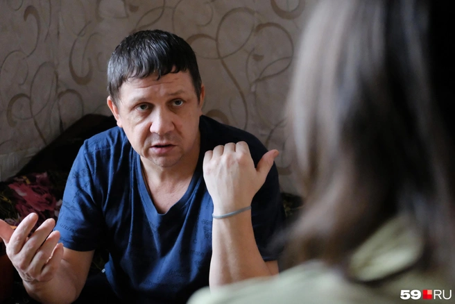 Виктор Мошкин во время интервью корреспонденту 59.RU  | Источник: Юрий Лысков / 59.RU 
