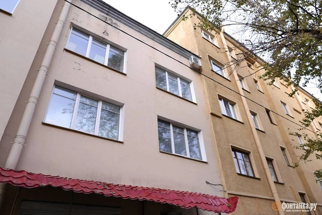 Дом без ремонта и обновленный дом | Источник: Дарья Драй / «Фонтанка.ру»