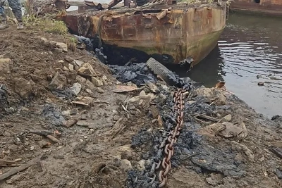 В Томаринском районе удалили три затонувших судна