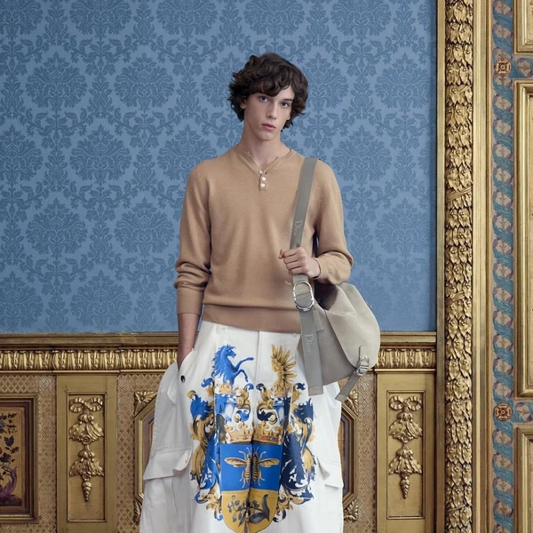 Мужской Dior глазами Джонатана Андерсона: деним, вышивка и дух Лиги Плюща