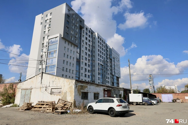 Этот пятачок никак не похож на центр современного города-миллионника | Источник: Михаил Шилкин
