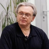 «Меня жизнь подвела»: танцор Пугачевой бросил все, чтобы учить пенсионеров счастью