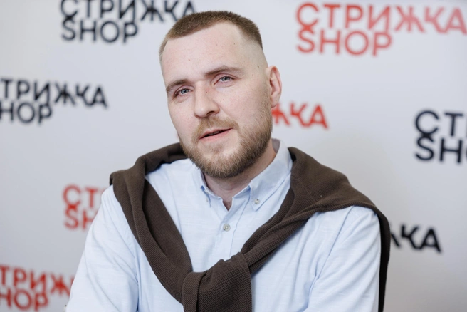 Александр тоже остался доволен результатом | Источник: «Стрижка Shop»