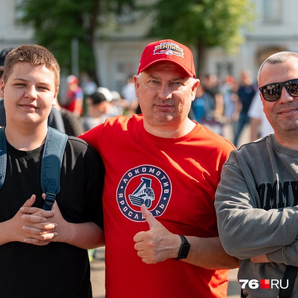 По традиции: хоккей смотрят семьями  | Источник: Александр Куренной / 76.RU