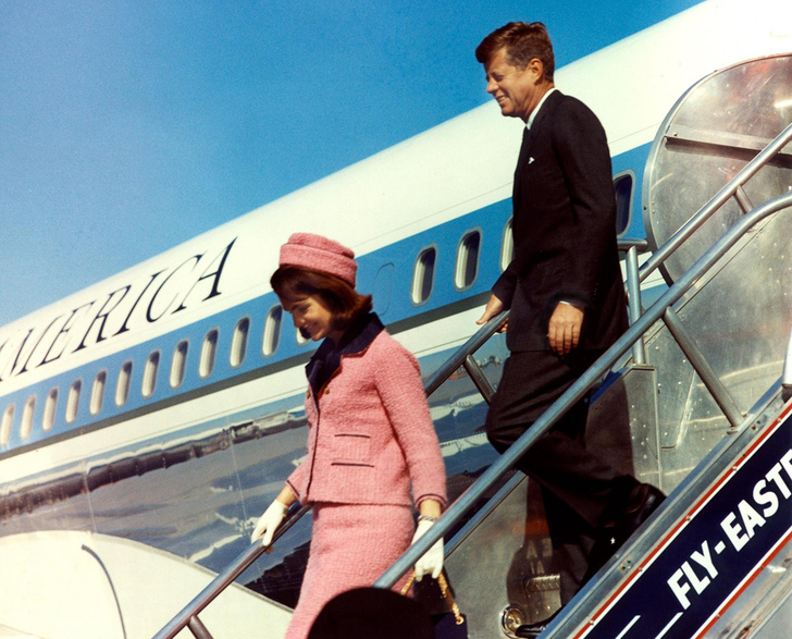 Не причуда, а трагедия: почему Жаклин Кеннеди запретила стирать свой костюм Chanel