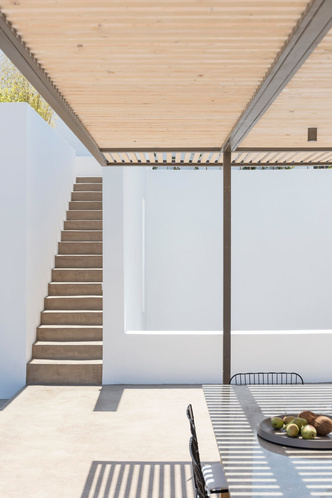 Белоснежная вилла на Санторини от Kapsimalis Architects (фото 7.1)