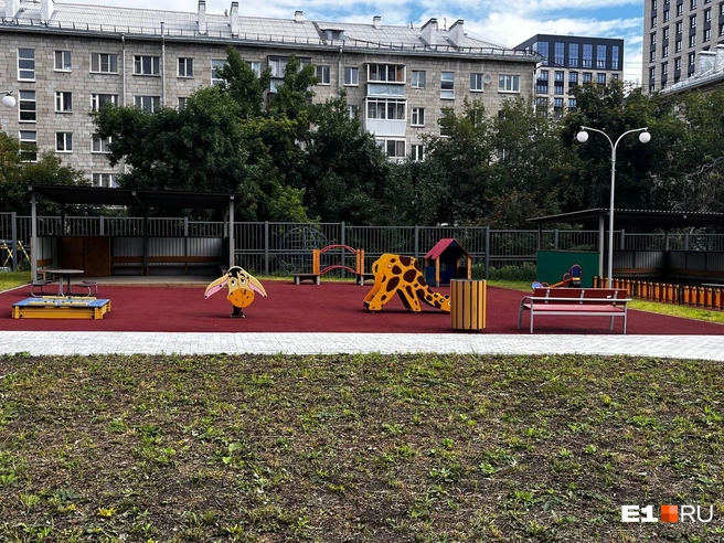 Отсюда как раз видно жилые дома, жильцы которых сначала так сопротивлялись стройке | Источник: Ксения Мельникова / E1.RU