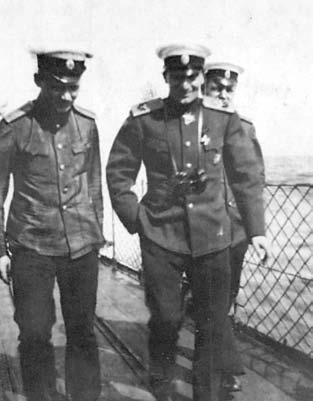 Редкая улыбка Колчака. Снимок сделан английским офицером на Балтике в 1916 году | Источник: из фондов ЦВММ
