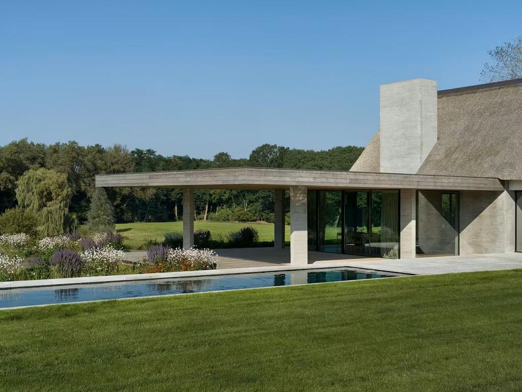 Ферма XIX века получила вторую жизнь: минимализм, свет и связь с природой | Источник: Пит-Альберт Геталс