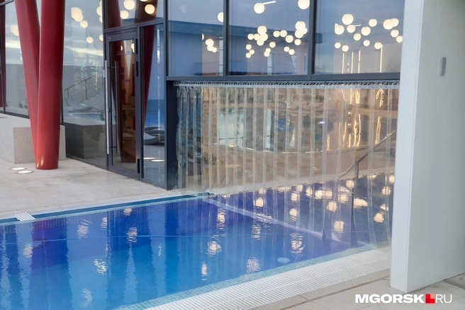 Основной бассейн оборудован выплывом на улицу | Источник: Наталья Черепанова / MGORSK.RU