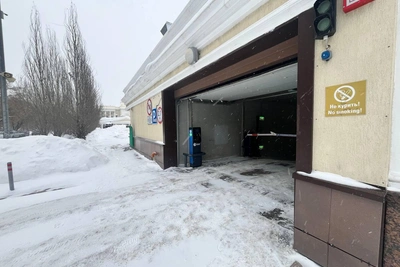 Автомобилисты Тюмени жалуются на ледяную колею у подземного паркинга