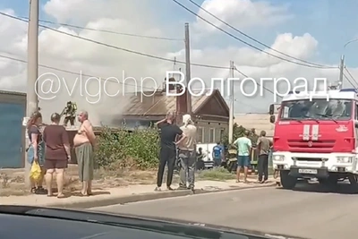 Два гаража сгорели в Волгограде днем 14 июля