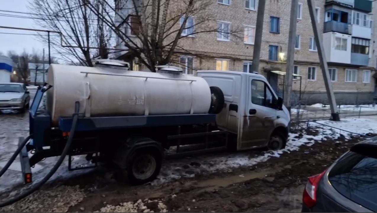 В страдающий от жажды город под Волгоградом пообещали вернуть воду на восьмой день коммунальной катастрофы