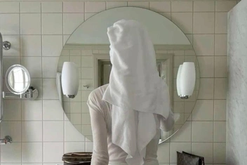 Эстетика «чистой девушки»: кто такие clean girl и почему их обвиняют в токсичности