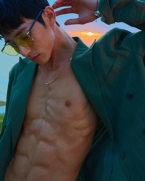Источник: @leesoohyuk