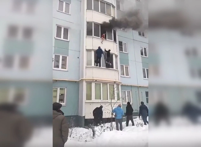 Спасение женщины из горящей квартиры в Ярославле попало на видео | ya62.ru