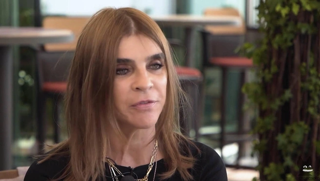 Экс-редактор Vogue France приняла православие в парижском соборе Александра Невского | Источник: «Осторожно, Собчак» / YouTube