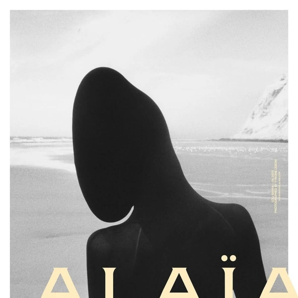 Alaïa, осень 2025: модные инопланетяне на побережье Франции | marieclaire.kz