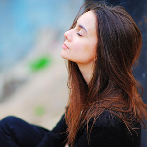 Без лишней драмы: 10 психологических лайфхаков, чтобы легче переживать потрясения и стресс