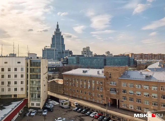 В периоды низкой активности арендаторов собственники могут снижать цены, а в «высокий сезон» конкуренция за квартиры подталкивает ставки вверх | Источник: Михаил Контуев / MSK1.RU