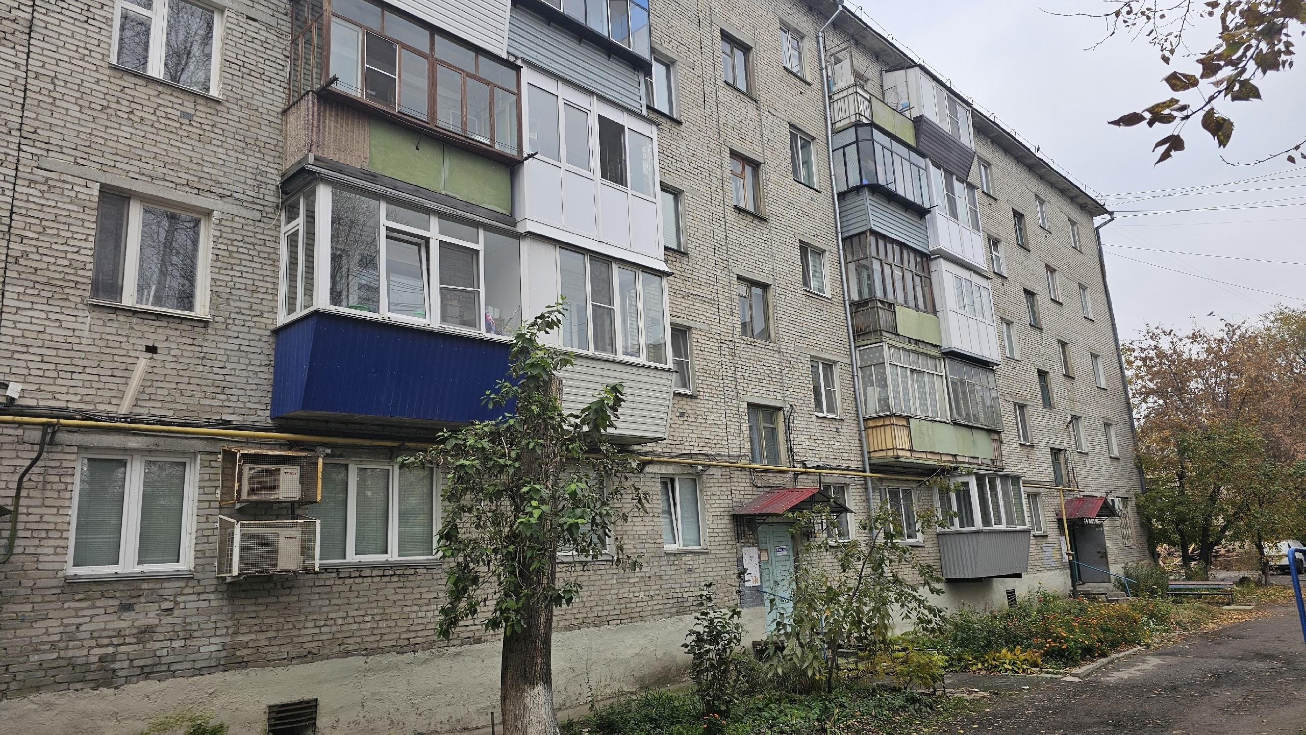 «Дом решил не терпеть»: как в Кургане в жилом доме рухнул лестничный пролет и что там сейчас