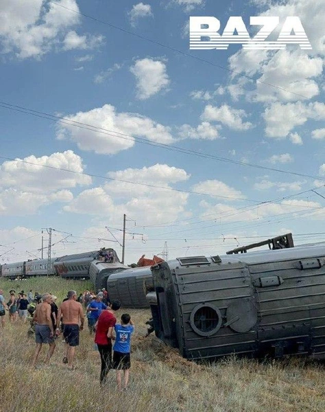 Поезд сошел с рельсов