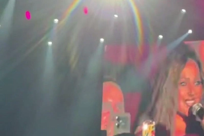 Violeta Chikovan surprises Ilya Sobolev in concert video