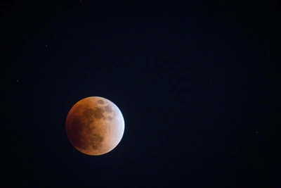 Кровавую луну увидели в Иркутской области 3 марта