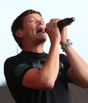 Солист группы «3 Doors Down» Брэд Арнольд умирает из-за последней стадии рака