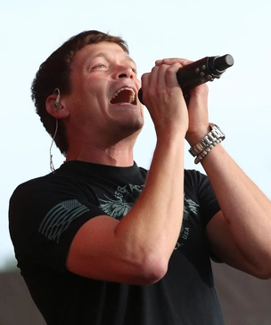 Солист группы «3 Doors Down» Брэд Арнольд умирает из-за последней стадии рака