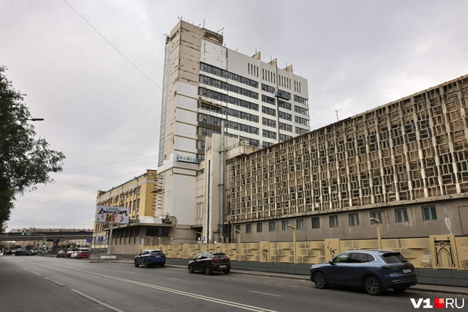 Фасад со стороны Порт-Саида уже практически утеплили | Источник: Алексей Волхонский / V1.RU