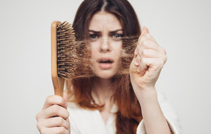 Стрессовое выпадение волос: как, почему, что делать?