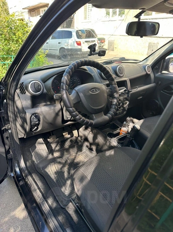 Внутри — ничего необычного | Источник: auto.drom.ru