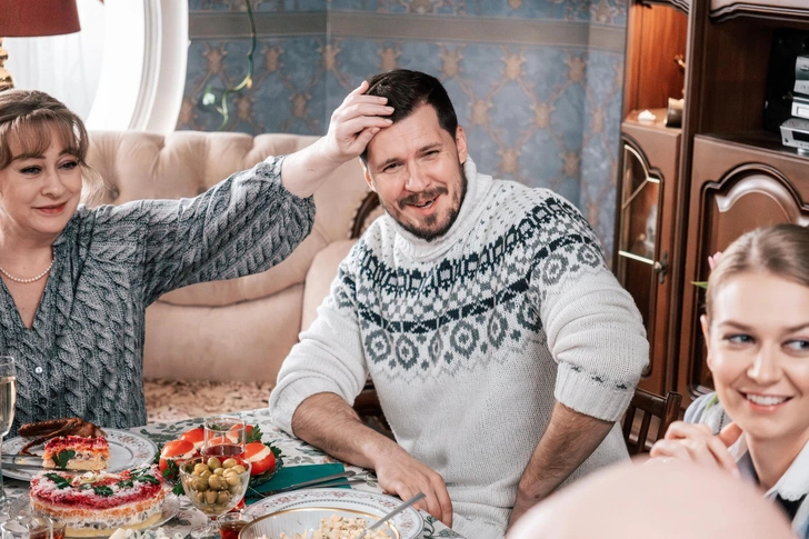 Сидим с добром за столом: причины семейных конфликтов, которые могут испорить праздник | parents.ru