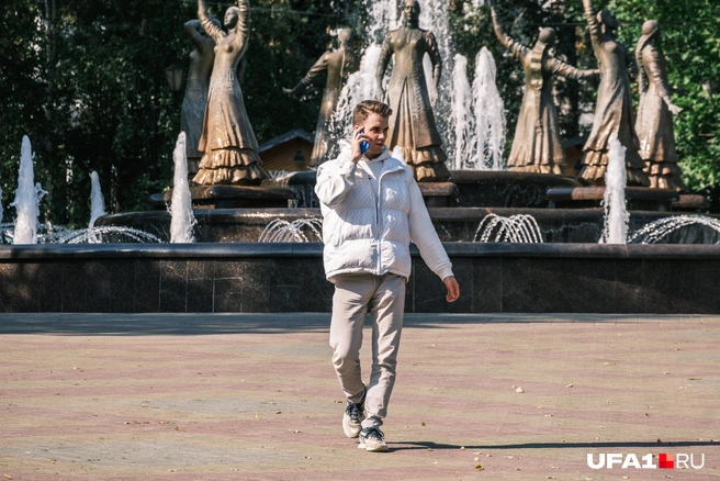 Стильная безрукавка и подбор цветов | Источник: Булат Салихов / UFA1.RU
