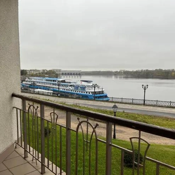 В Угличе второй год пытаются продать бывший отель «Азимут». Цену снизили в 5 раз, желающих нет