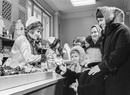 Тест: угадайте 5 вещей, за которыми выстраивались очереди в СССР