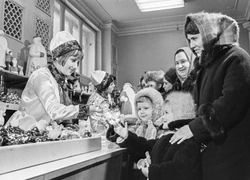 Тест: угадайте 5 вещей, за которыми выстраивались очереди в СССР