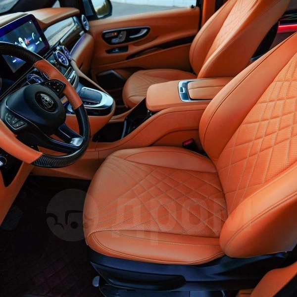 В салоне карбон и кожа | Источник: Drom.ru