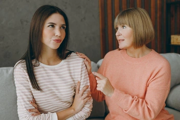 10 привычек родителей, из-за которых взрослые дети не хотят с ними общаться