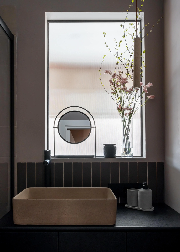 Плитка, Kerama Marazzi. Зеркало «Флос», «Диван.ру». | Источник: Анна Скударь