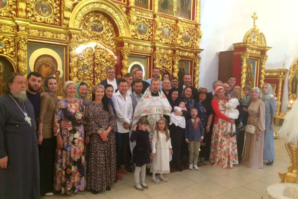 На крещение внучки Надежды Бабкиной пригласили близких друзей семьи