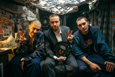 Александр Петров сыграл банкира в драме про 90-е