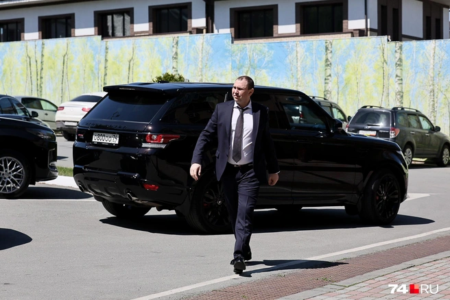 Гендиректор группы компаний «Бовид», депутат Заксобрания Михаил Видгоф в буквальном смысле чувствовал себя как дома (отель «Березка» принадлежит семье Видгоф) | Источник: Наталья Лапцевич 