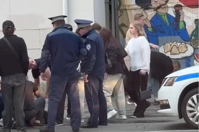 Появилось видео драки у Кировки с участием полиции