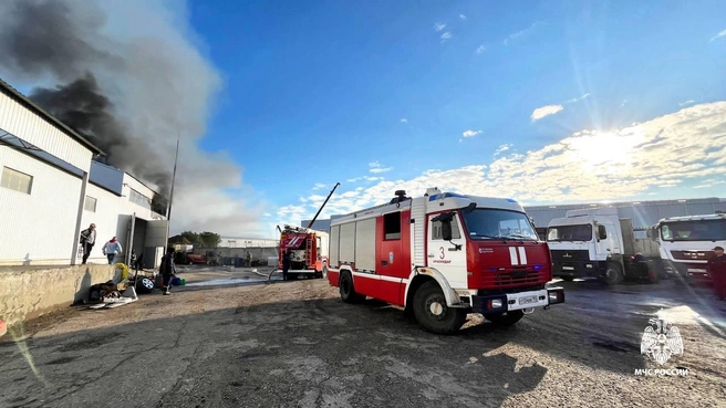 Что именно горит — пока неизвестно | Источник: МЧС России / T.me