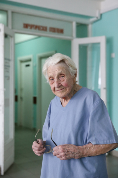 Замужем за работой: все о старейшем практикующем хирурге России Алле Левушкиной, которая оперировала до 90 лет