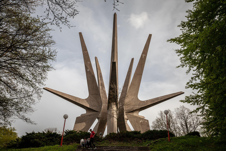 Памятники ушедшей эпохи: посмотрите на 6 странных монументов, которые можно найти на территории бывшей Югославии