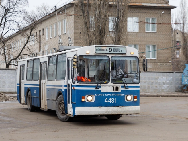 Инцидент произошел утром 3 декабря в троллейбусе №9. | Источник: Алексей Волхонский / V1.RU